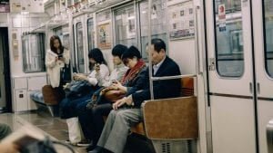 Per viaggiare sicuri in metropolitana non perdere mai di vista il tuo bagaglio.