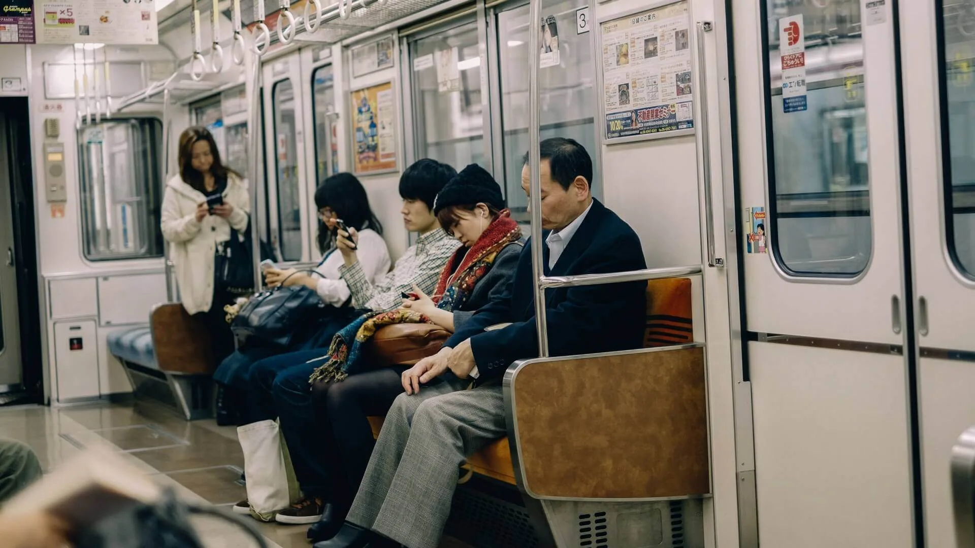 Per viaggiare sicuri in metropolitana non perdere mai di vista il tuo bagaglio.