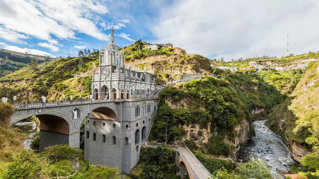 Santuario_de Las Lajas a Ipiales in Colombia vicino al confine con l'Ecuador