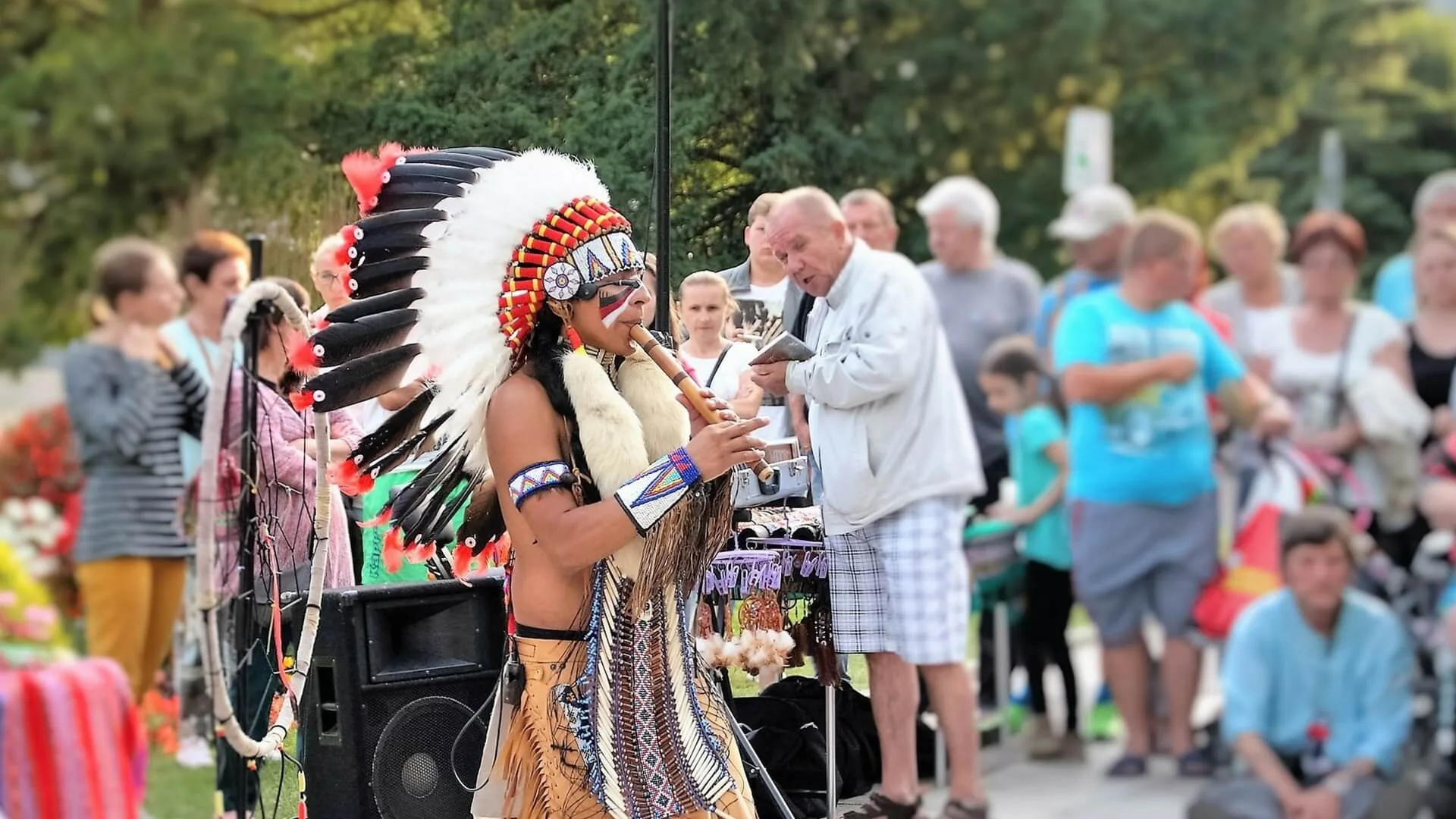 Artisti di strada che si guadagnano da vivere ovunque nel mondo.
