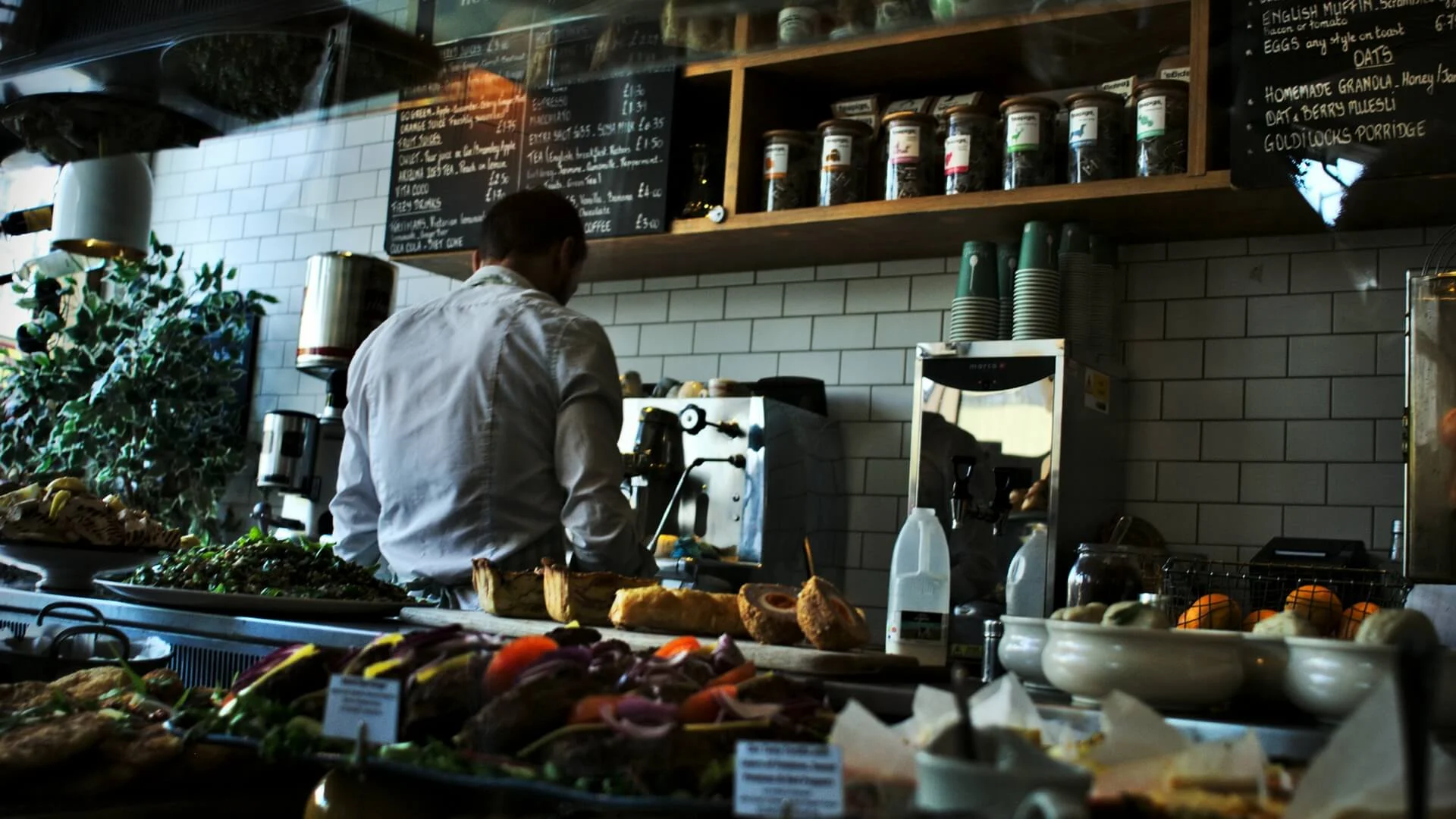 Lavorare nella ristorazione mentre si è in viaggio.