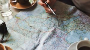 Mentre sei a mangiare da solo occupa il tuo tempo programmando il giorno sucessivo.