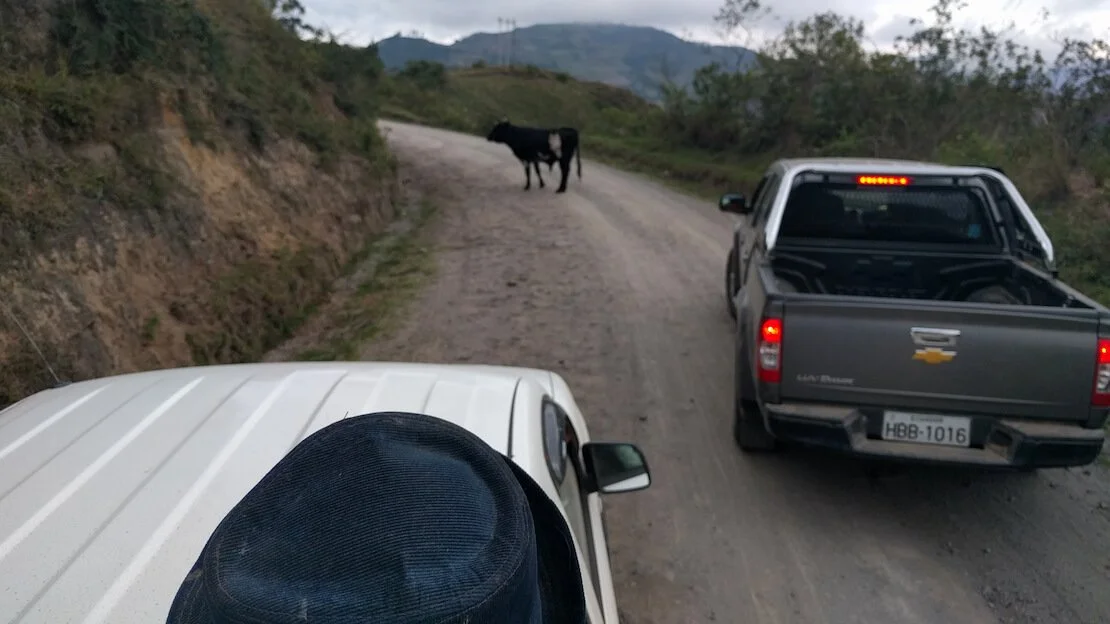 Collectivo in Ecuador lungo il Quilotoa loop.
