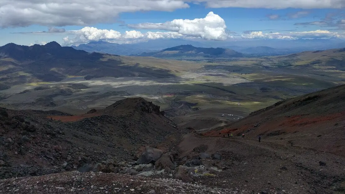vista sulla valle alla base del vulcano cotopaxi.