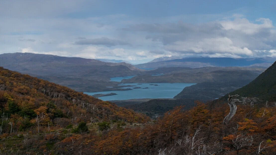 Lago Pehoe a Torres del paine vicino al Mirador Britannico.