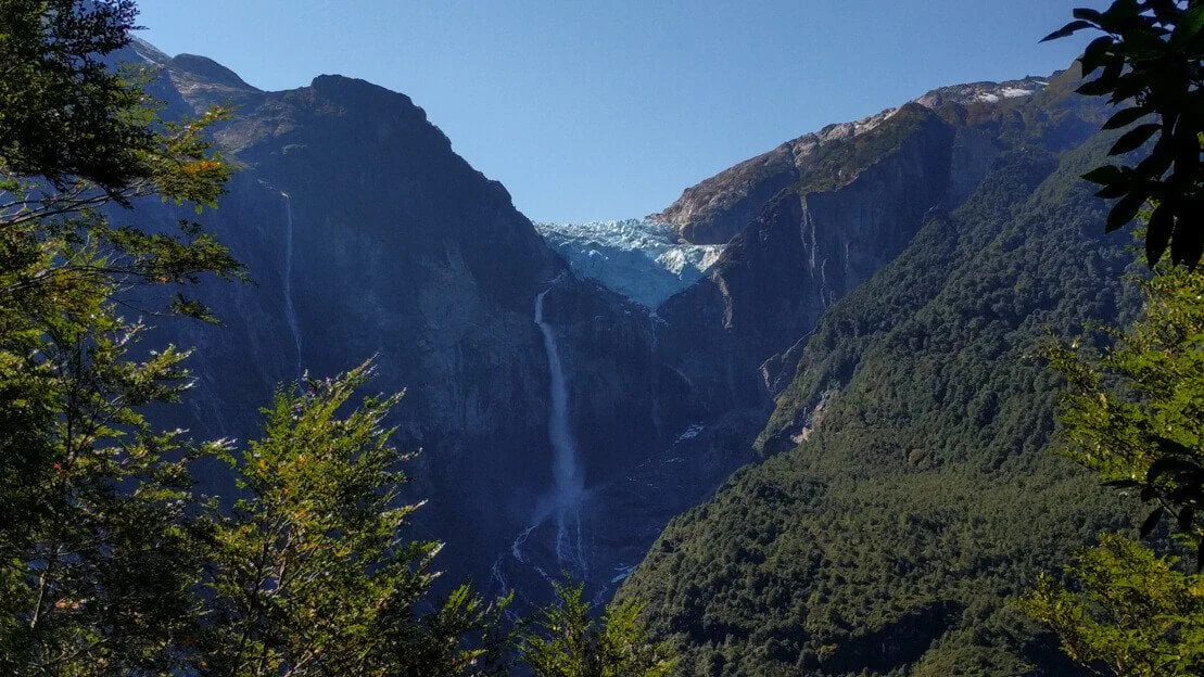 Il ghiacciaio sospeso ventisquero colgante.