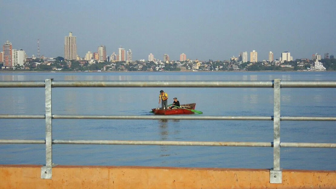 Il lungo mare di encarnacion in paraguay, la costanera