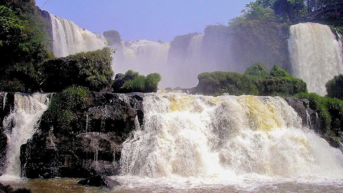 Cascata Saltos del Monday vicino a ciudad del este in paraguay