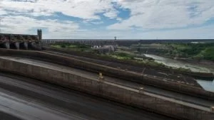 diga itaipu lato paraguayano durante il tour gratuito