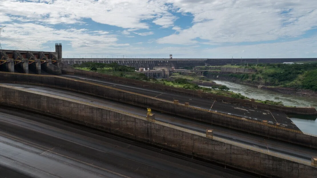 diga itaipu lato paraguayano durante il tour gratuito