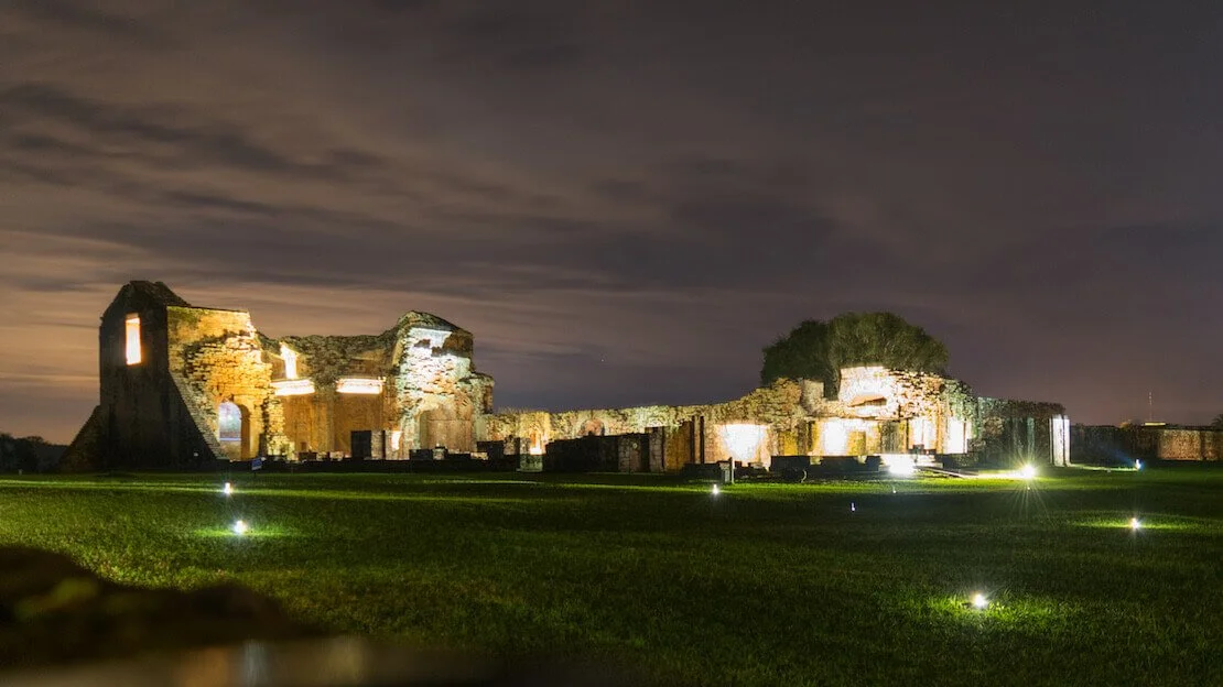 Tour in notturna delle rovine dalla santissima Trinidad de parana.