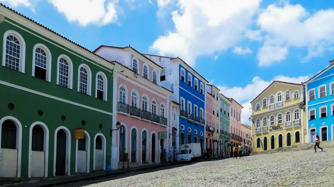 Edifici colorati nel centro storico di Salvador in Brasile