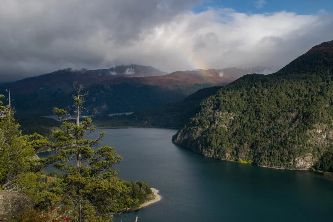 Laguna verde al parco los Alerces di Esquel