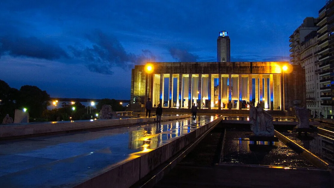 Il monumento a la bandiera di Rosario