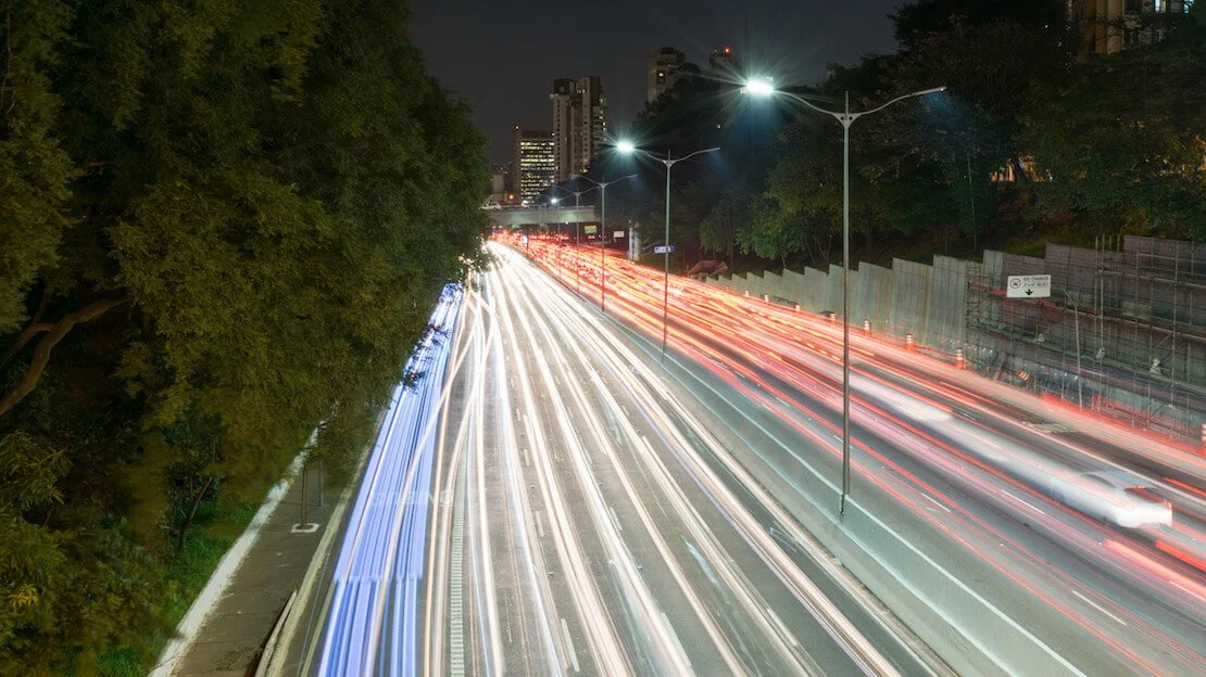 Foto in notturna a San Paolo in Brasile