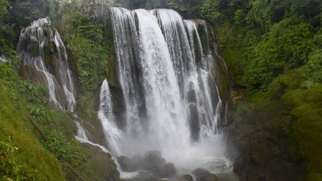 La cascata Pulhapanzak al Lago de Yojoa