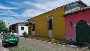 per le strade del paese coloniale di Suchitoto