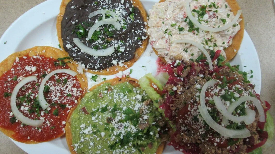 Un piatto di tostadas