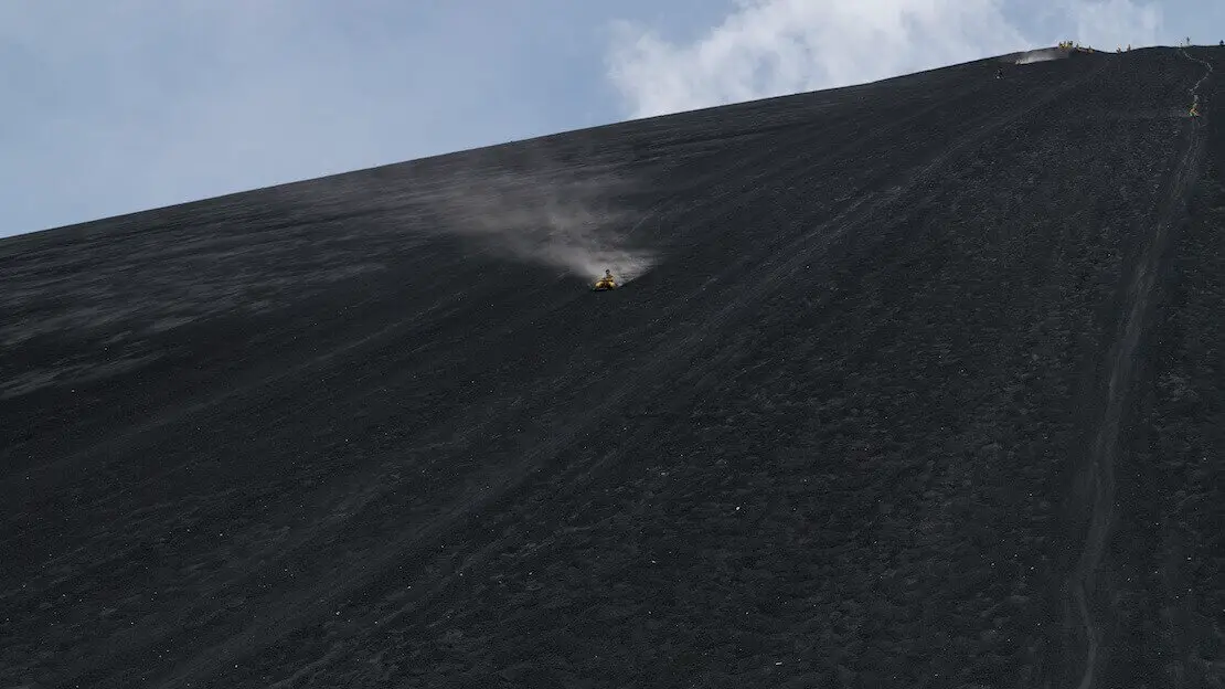 Discesa Vulcano Boarding sul cerro negro in Nicaragua