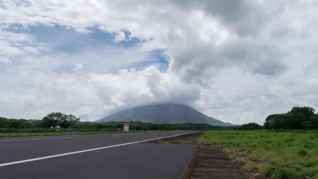 Il vulcano Concepcion e la pista di atterraggio di Ometepe