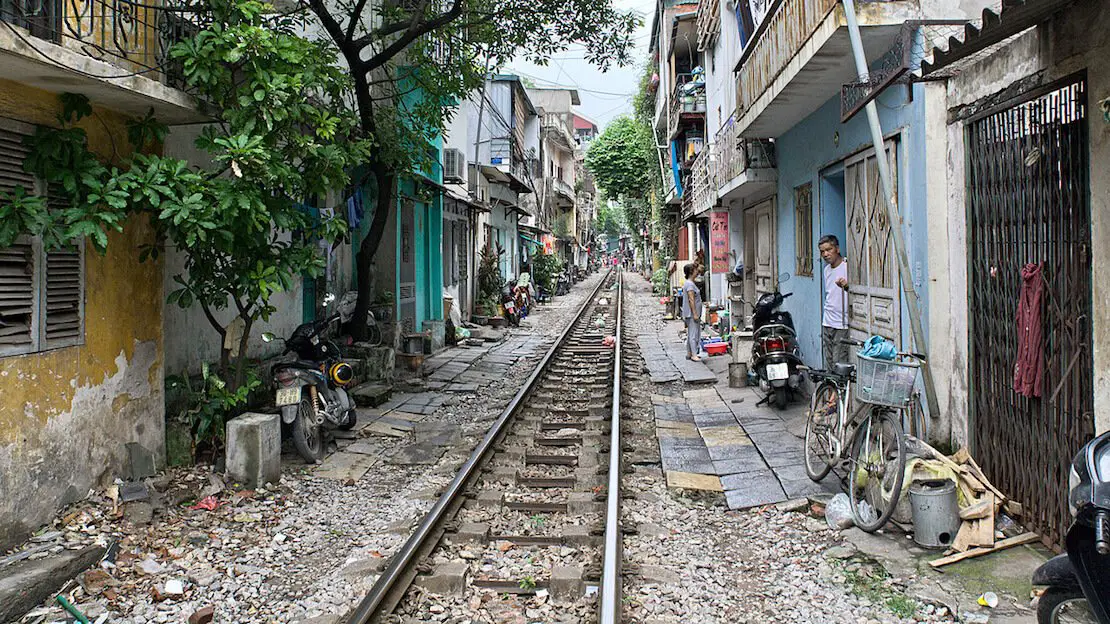 La strada del treno a Hanoi