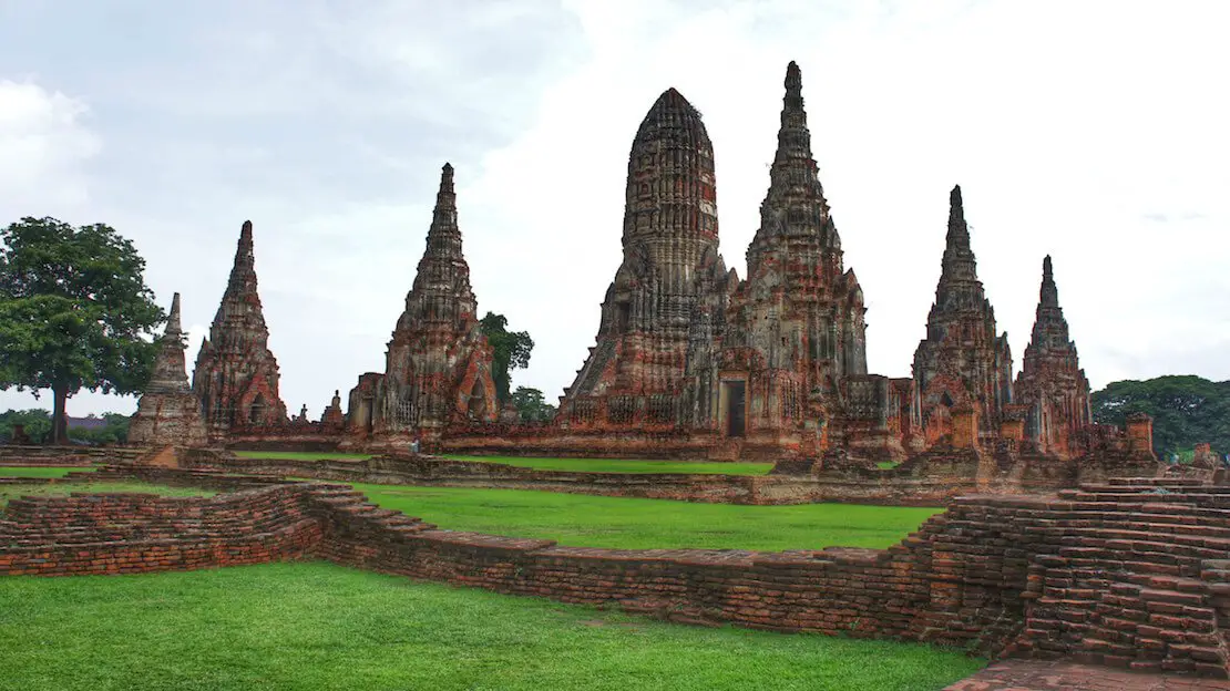 Rovine tempio Wat Chaiwatthanaram ad Ayutthaya