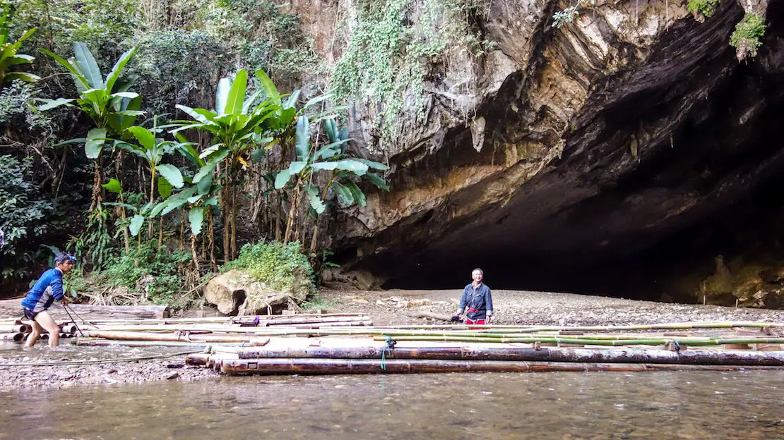 Entrata alla grotta Tham Lod vicino a Pai